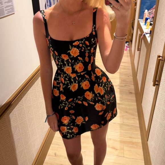 De La Vali Lola Dress in black and orange floral - Picture 2 of 2